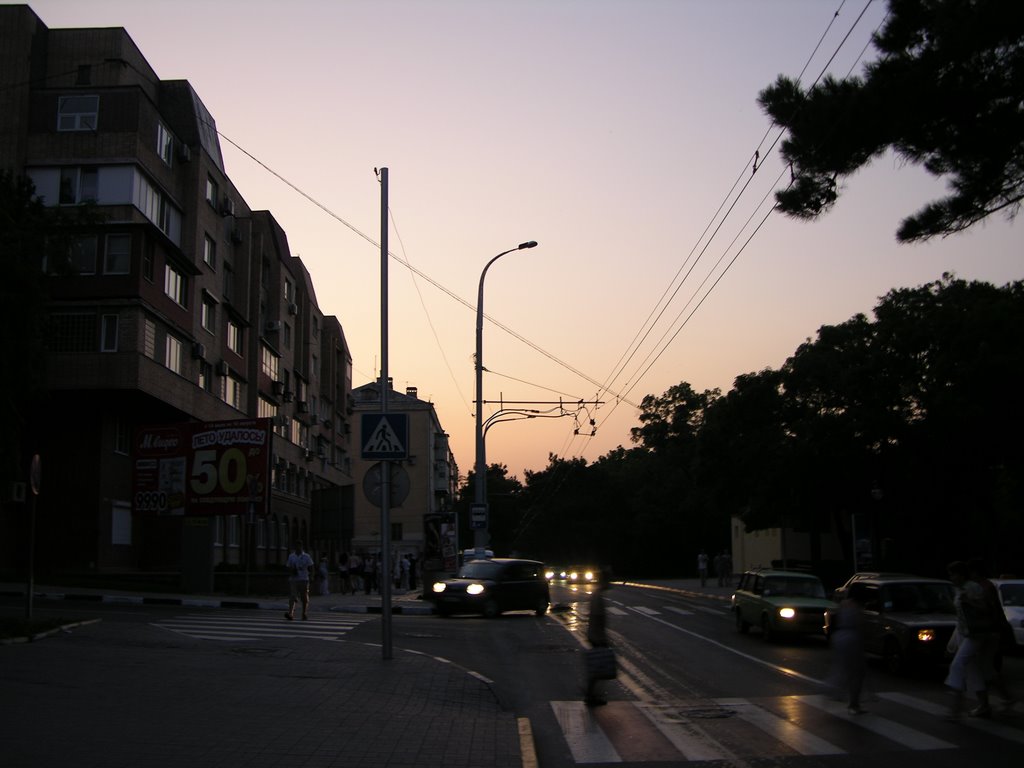 Sunset / Закат на остановке - бывший кинотеатр "Смена", Новороссийск