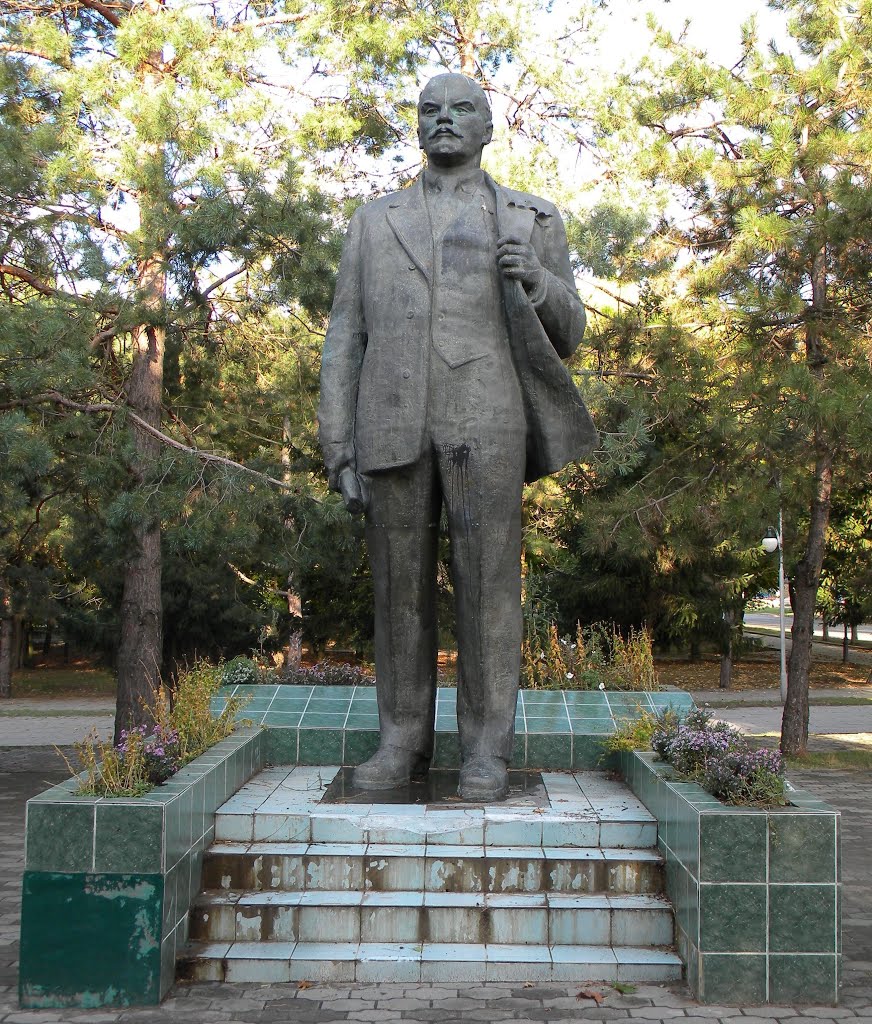 Памятник Ленину в центральном сквере, Темрюк