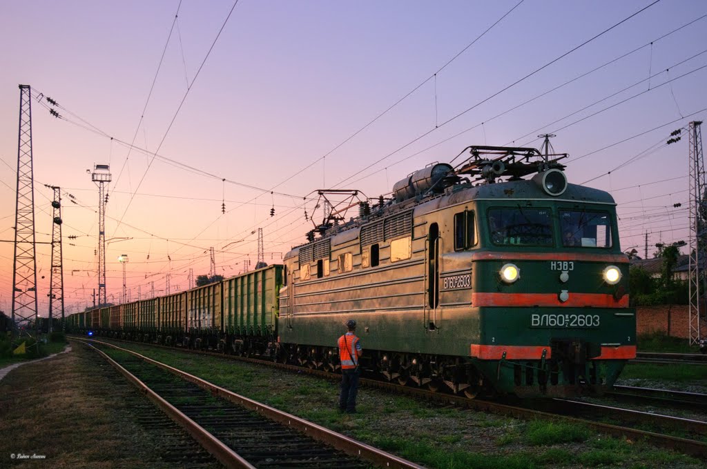 Electric locomotive VL60K-2603 with train, Тихорецк
