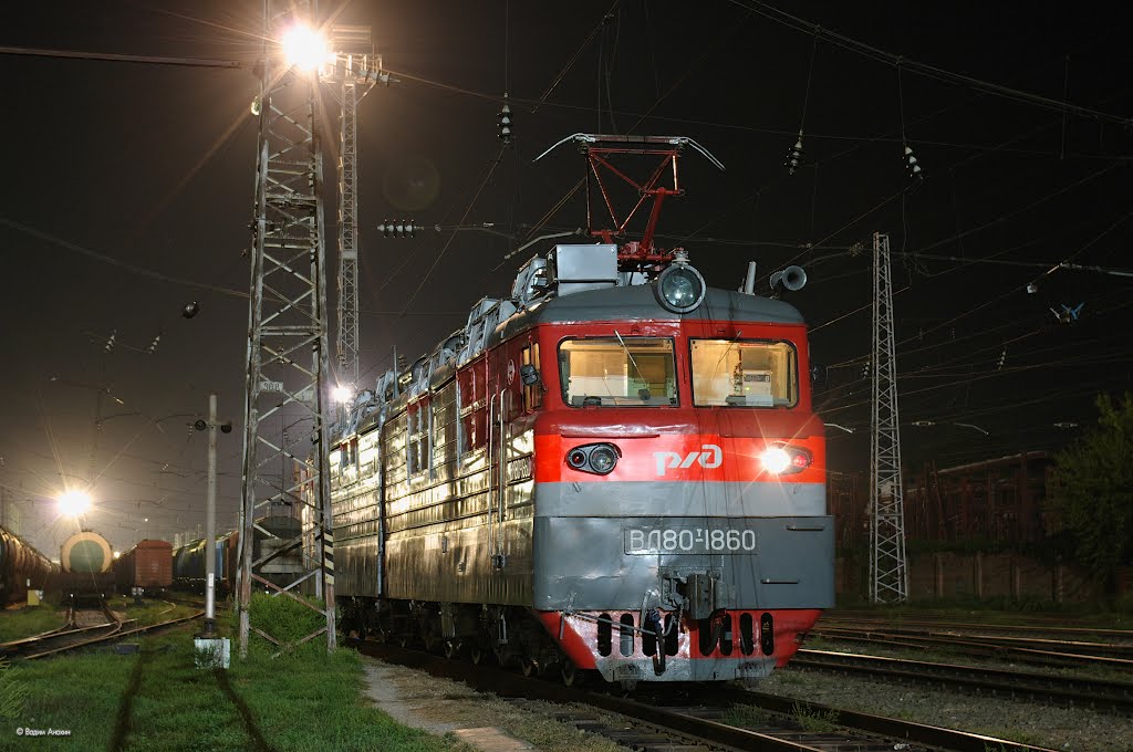 Electric locomotive VL80T-1860 on station Tikhoretckaya, Тихорецк