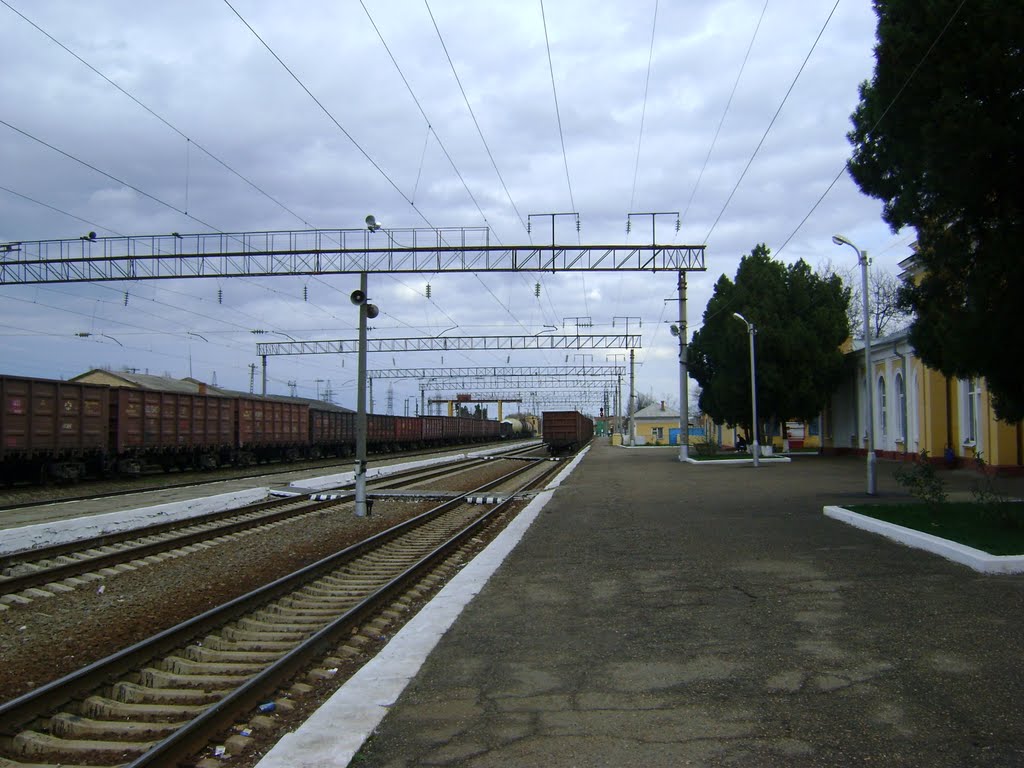 перрон станции Усть-Лабинская, Усть-Лабинск