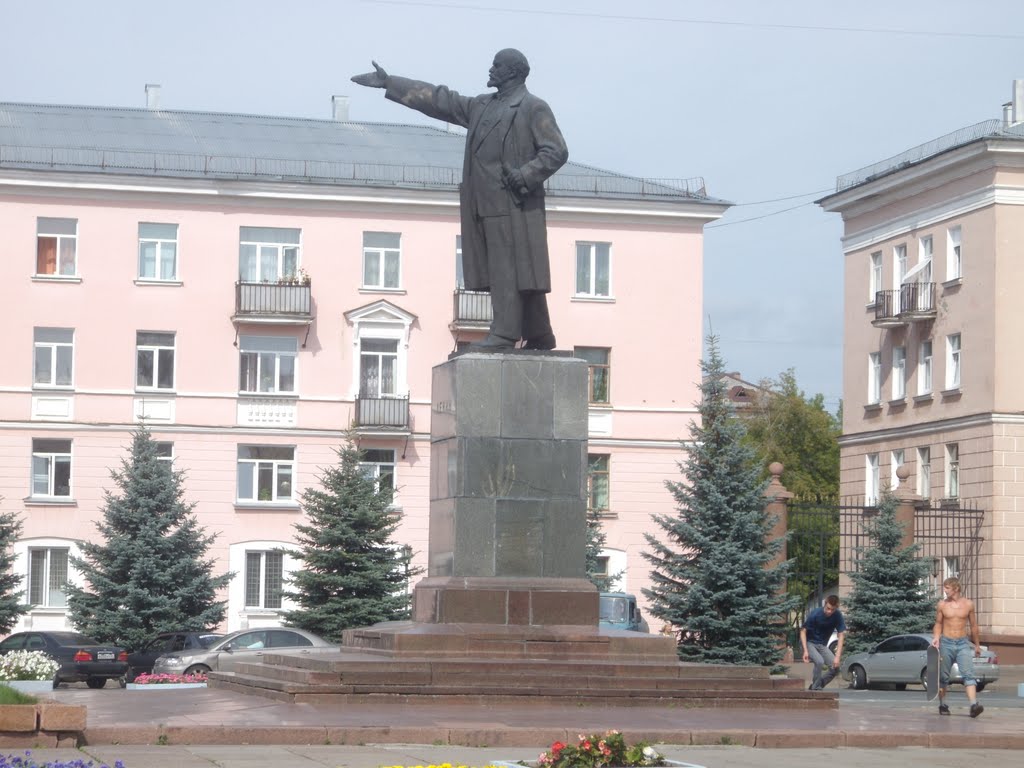 Jeleznogorsk - K26 - Statue de Lénine au centre ville, Железногорск