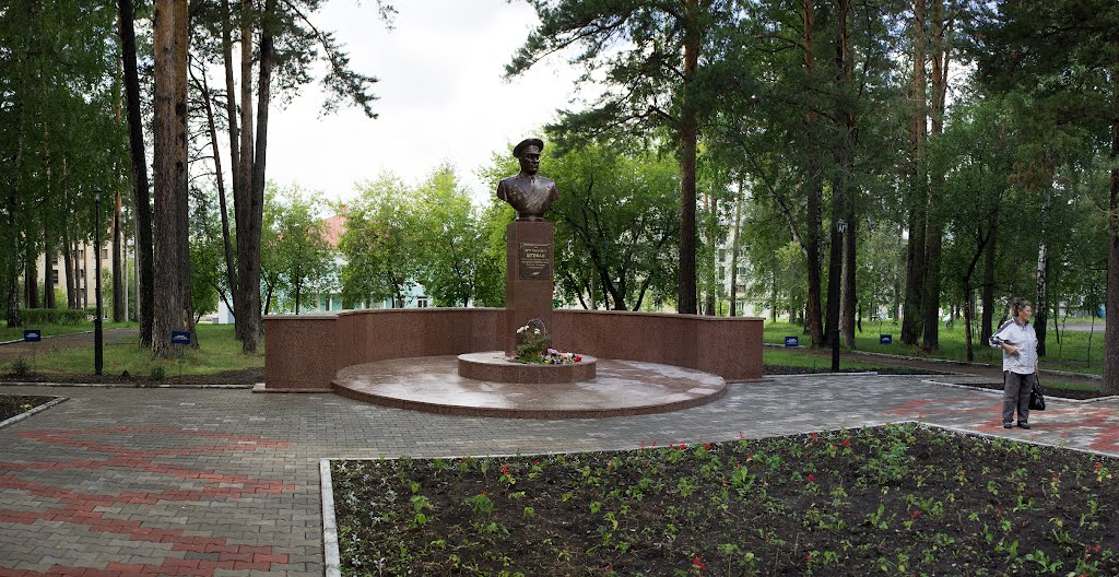 Памятник П.Т. Штефану (открыт 10 августа 2012 г.), Железногорск