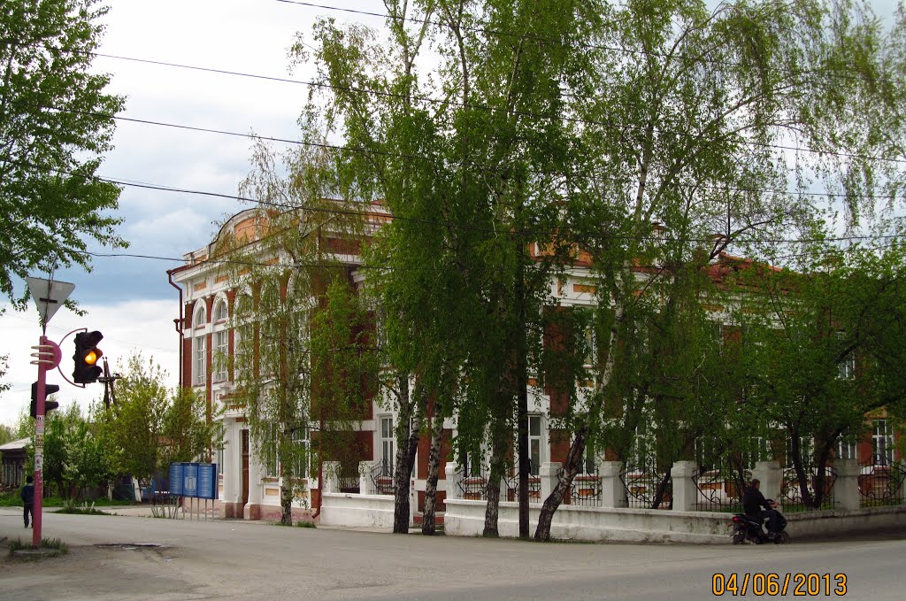 Building of former womens programmar school (1912), 7 Prosvescheniya St./10 Lenin St., Ачинск