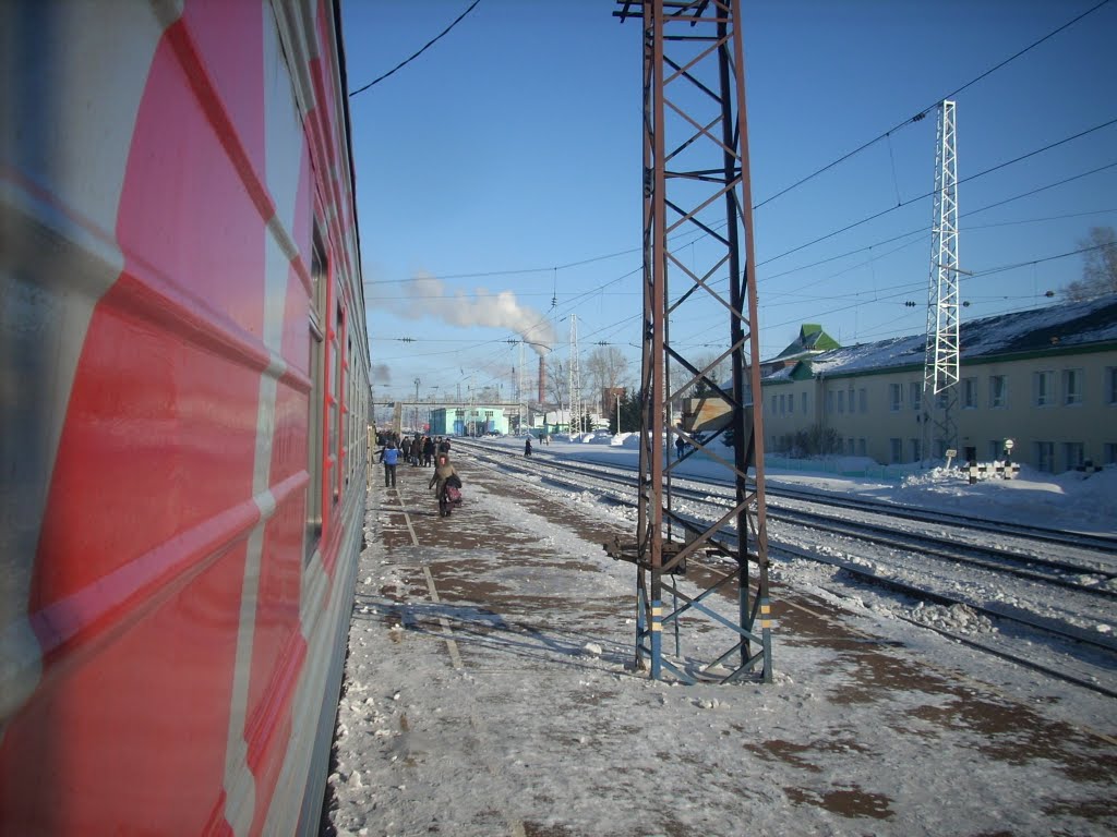 Поезд Красноярск-Адлер на ст. Боготол, Боготол