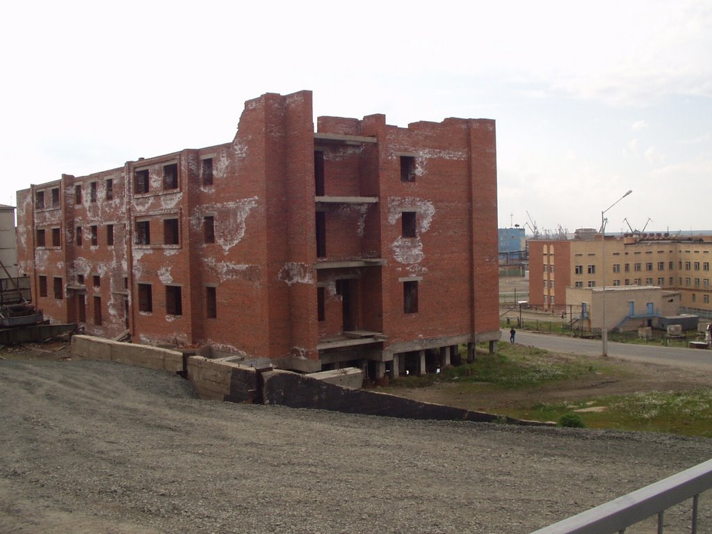 Dudinka, construction abandonnée, Дудинка