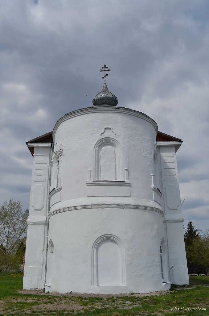 Церковь Троицы Живоначальной (май 2012г.), Емельяново