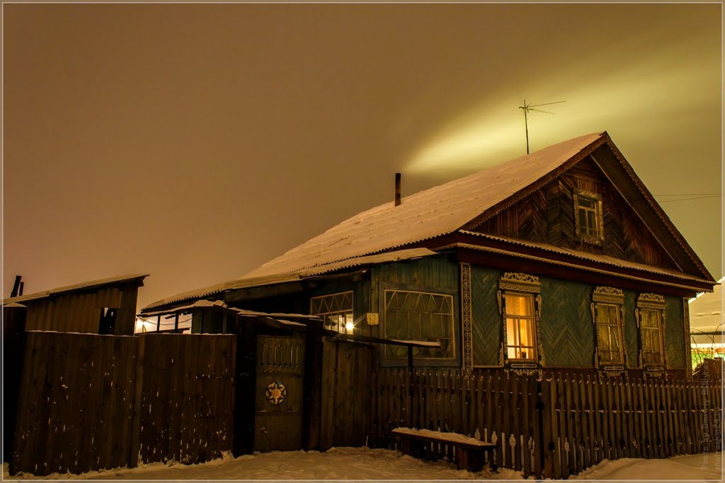 Дом в ночной деревне, Курагино