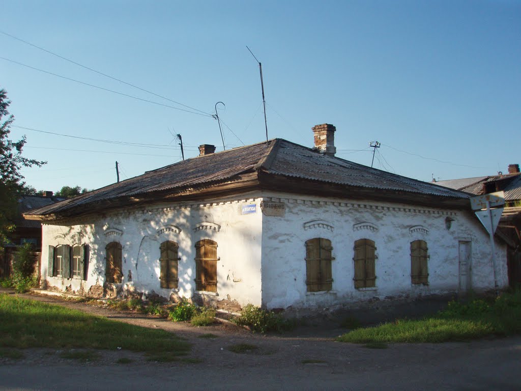 House on cross-streets of Kravchenko and Krasnykh Partizan, Минусинск