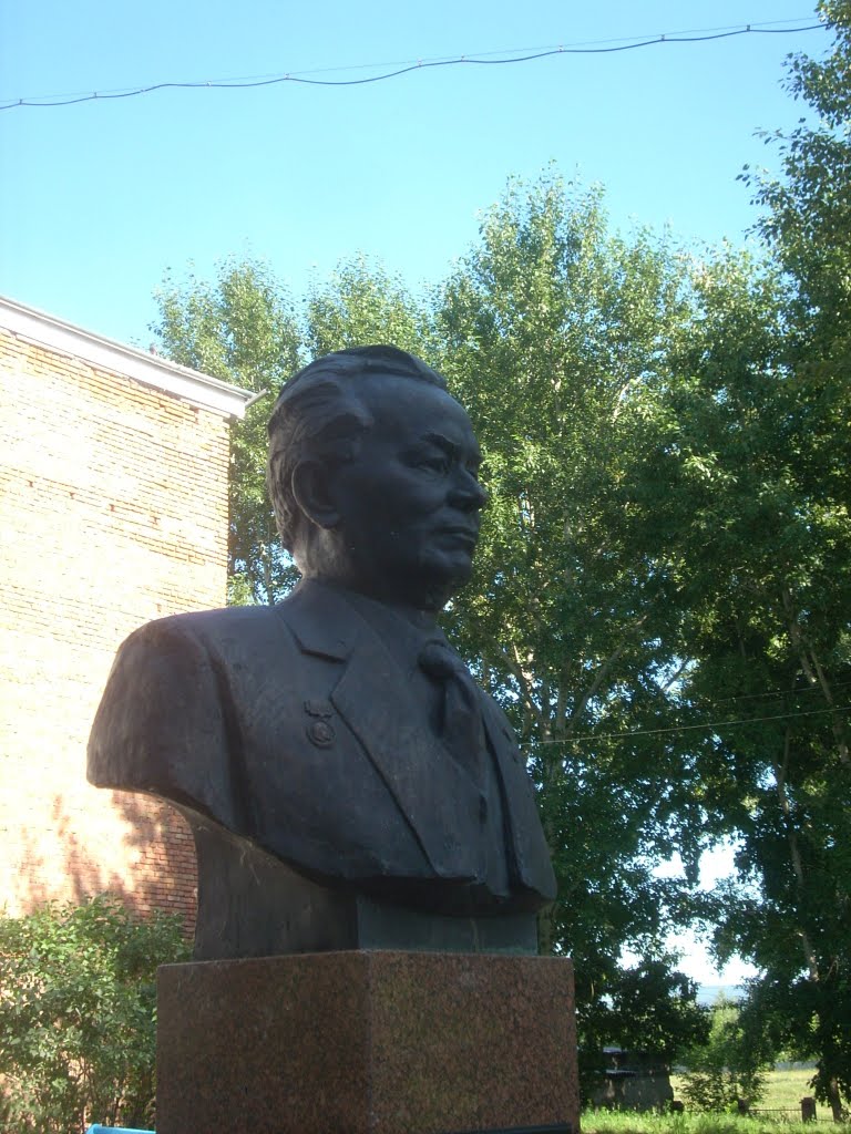 Памятник Черненко, Новоселово