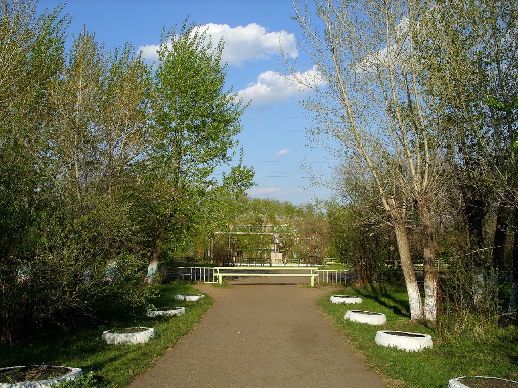 ограда корпуса №2 Новоселовской СОШ №5, Новоселово