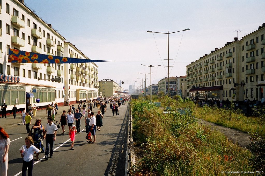 The City Day. Leninskiy propekt - end. 17:01, 14 July 2001, Норильск