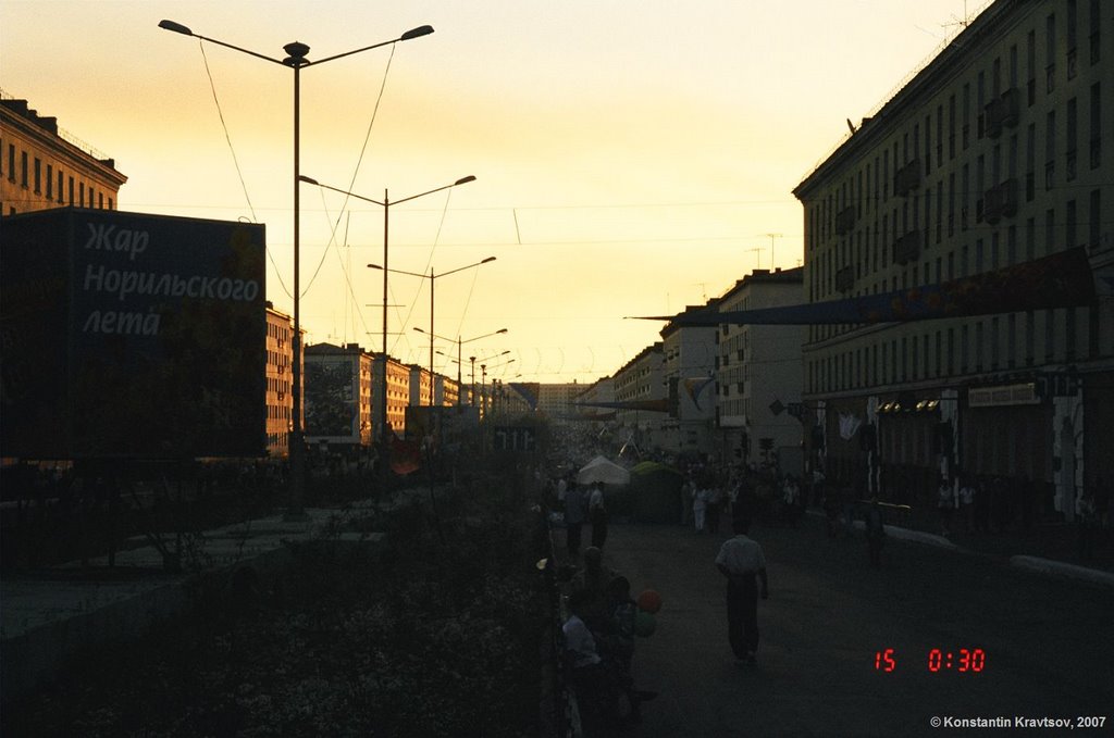 Metallurgist Day in Norilsk. Day & Night. Night (00:30). Leninskiy prospekt. 15 July 2001, Норильск