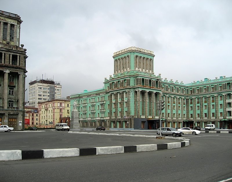 Норильск. Центральная улица. Памятник Ленину. (Norilsk downtown. Lenins monument.), Норильск
