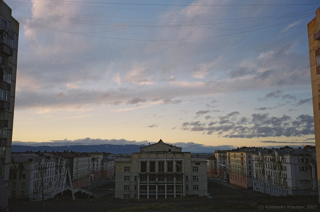 The sky over Culture palace, view from Gora, Summer night in Norilsk, July 2007, Норильск