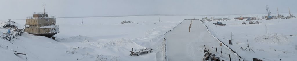 Ледяная дамба в порту Хатанги, Хатанга