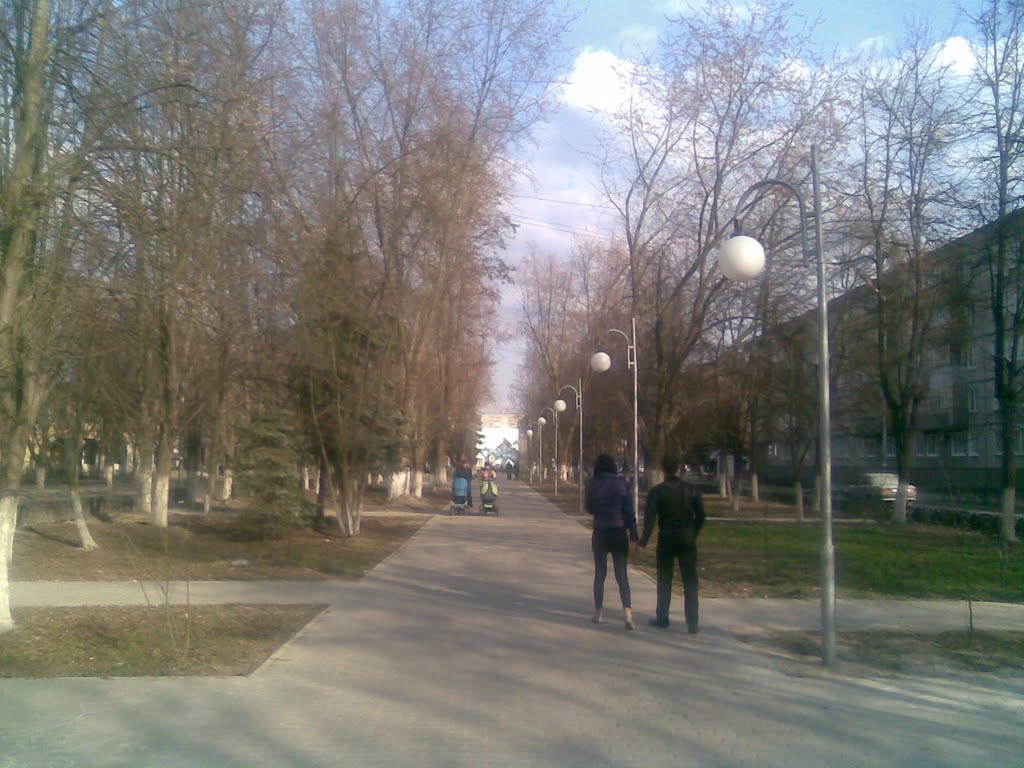 Аллея, на проспекте Комунистическом - г.Курчатов - (вид на восток), Курчатов