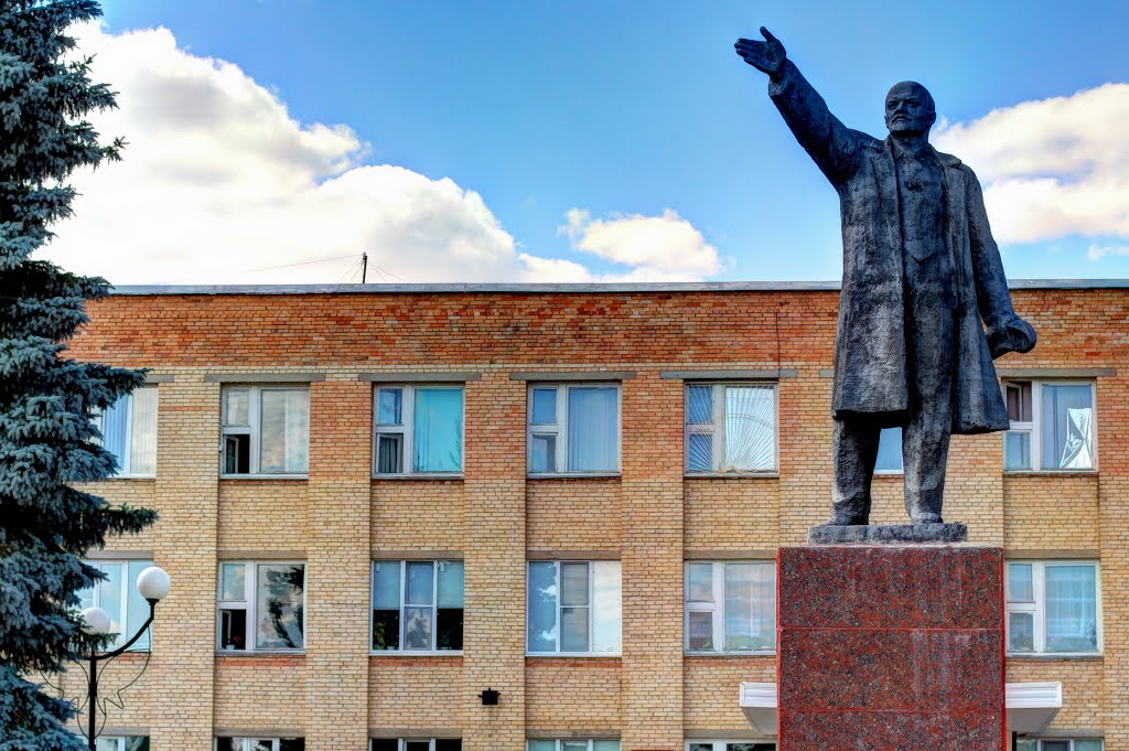 Lenin vor dem Rathaus, Поныри