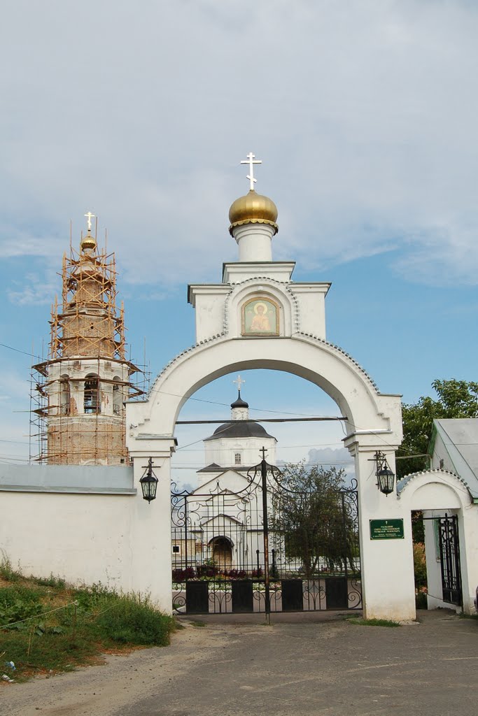 Вход в Рыльский Свято-Николаевский монастырь, Рыльск