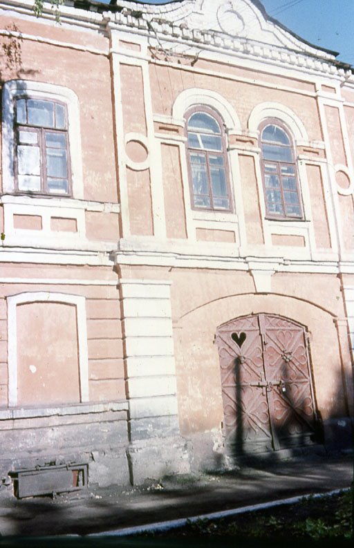 Heart shaped window, Рыльск