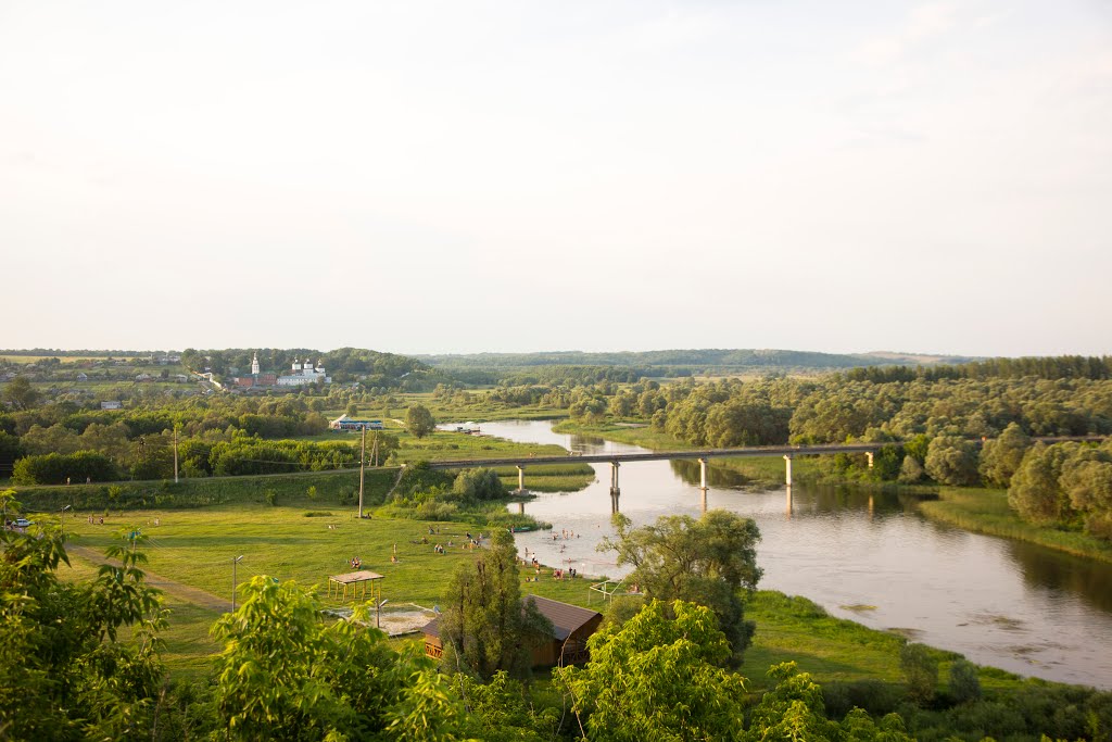 Река Сейм. Слева Рыльский Свято-Николаевский мужской монастырь, Рыльск