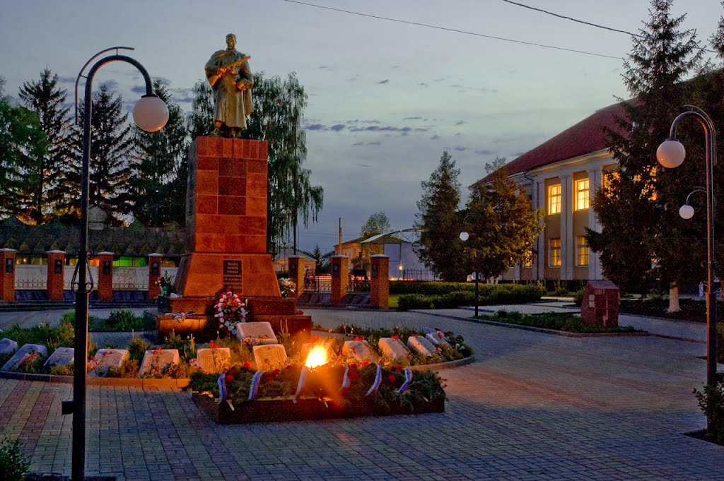 Мемориал погибшим в Великой Отечественной войне в городском парке., Суджа