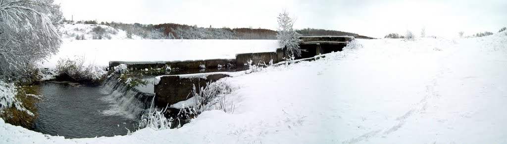 Водосброс первый снег 2010г. Панорама, Тим