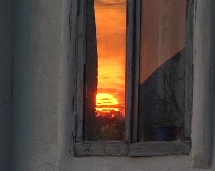 Sunset in window of house on Lenina street, Елец