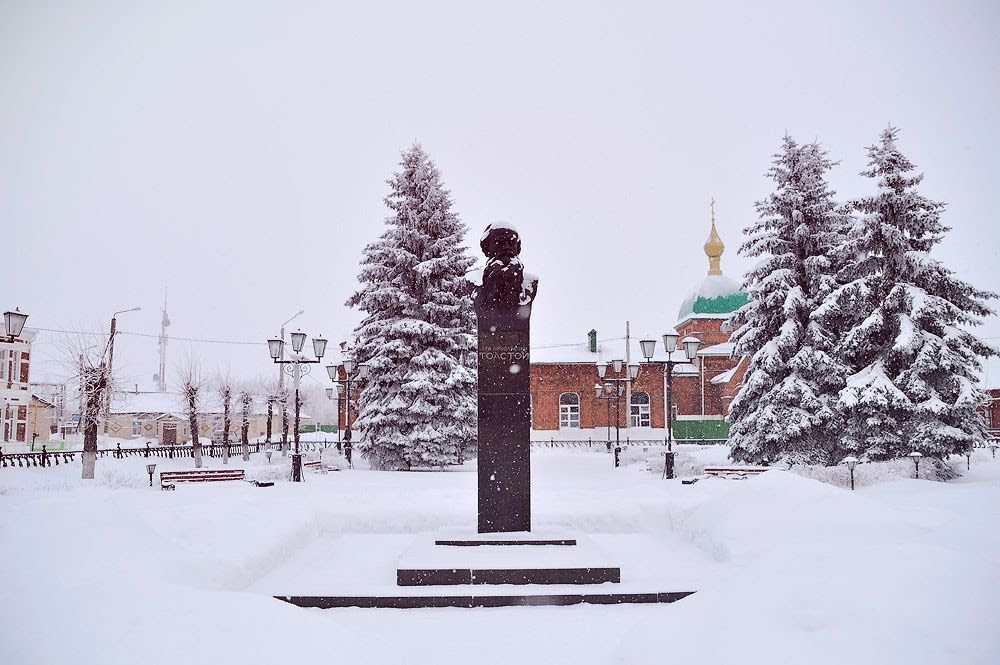 Памятник на ст. Лев Толстой, Лев Толстой