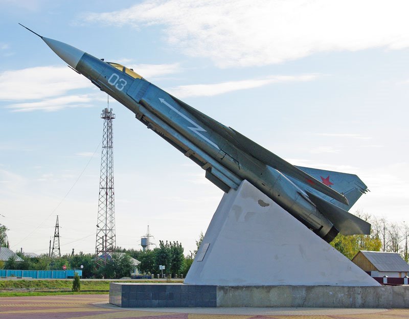 Монумент памяти героям-летчикам Великой Отечественной войны, Хлевное