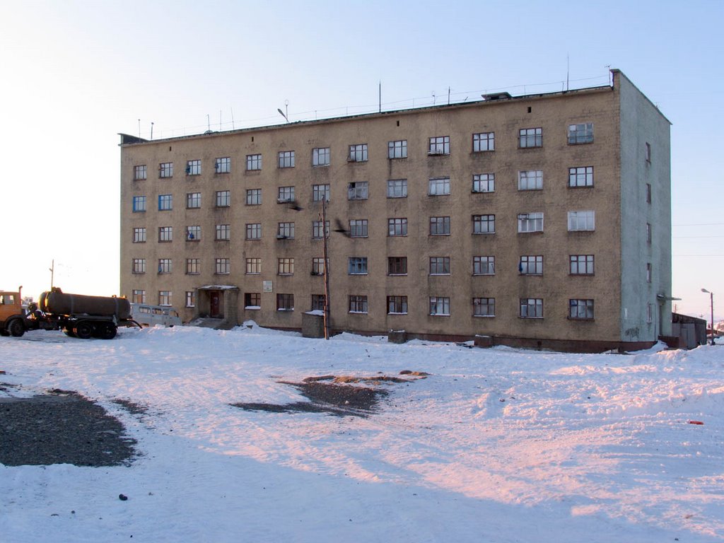 Общежитие СЭГРЭ. п.Эвенск, январь 2009 г. Фото В.Лахненко, Эвенск