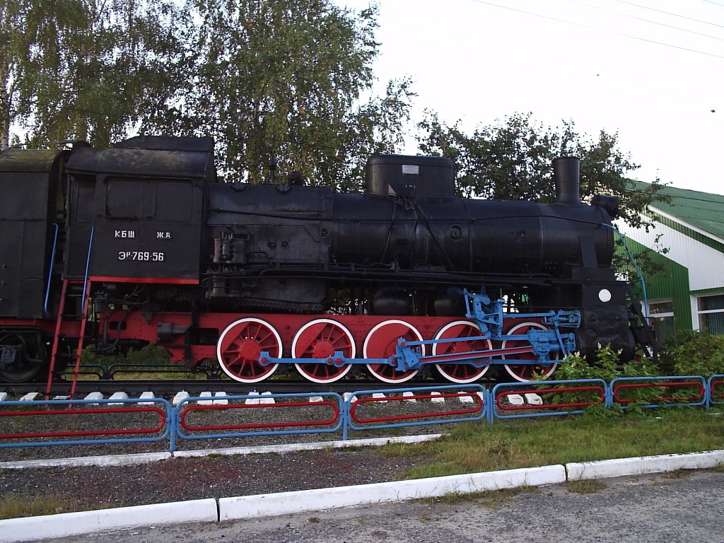 Поезд-памятник рядом с ж/д станцией, Ковылкино