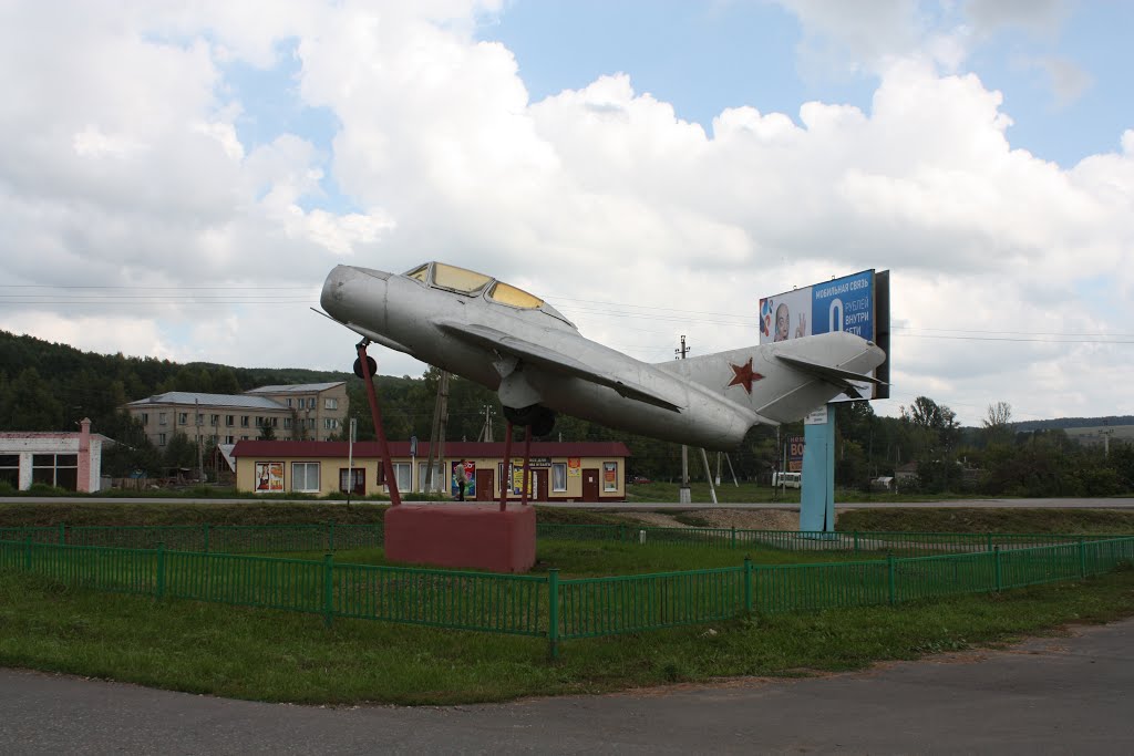 Памятник летчикам-землякам, погибшим в ВОВ, Кочкурово