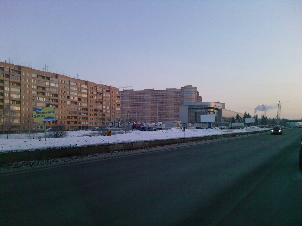 Вид с Киевской трассы на техцентр "Мерседес" в Апрелевке, Апрелевка