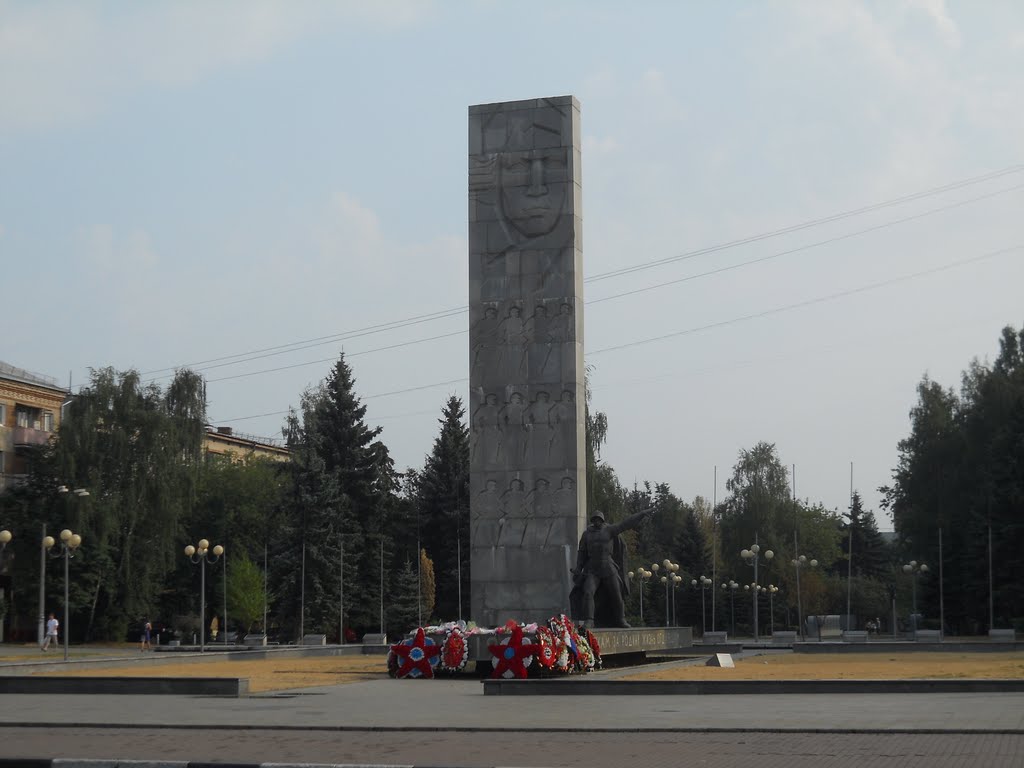 Памятник воину-победителю и землякам за Родину жизнь отдавшим на площади Славы..., Балашиха