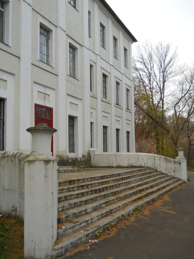 Парадная лестница бывшего барского дома Голицыных..., Балашиха