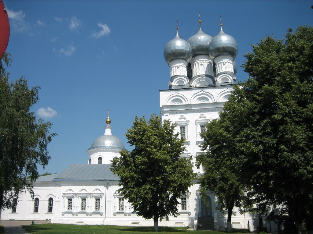 Собор Архангела Михаила, вид с площади, Бронницы