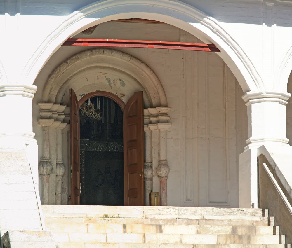 Усадьба Вязёмы. Двери храма, Голицино