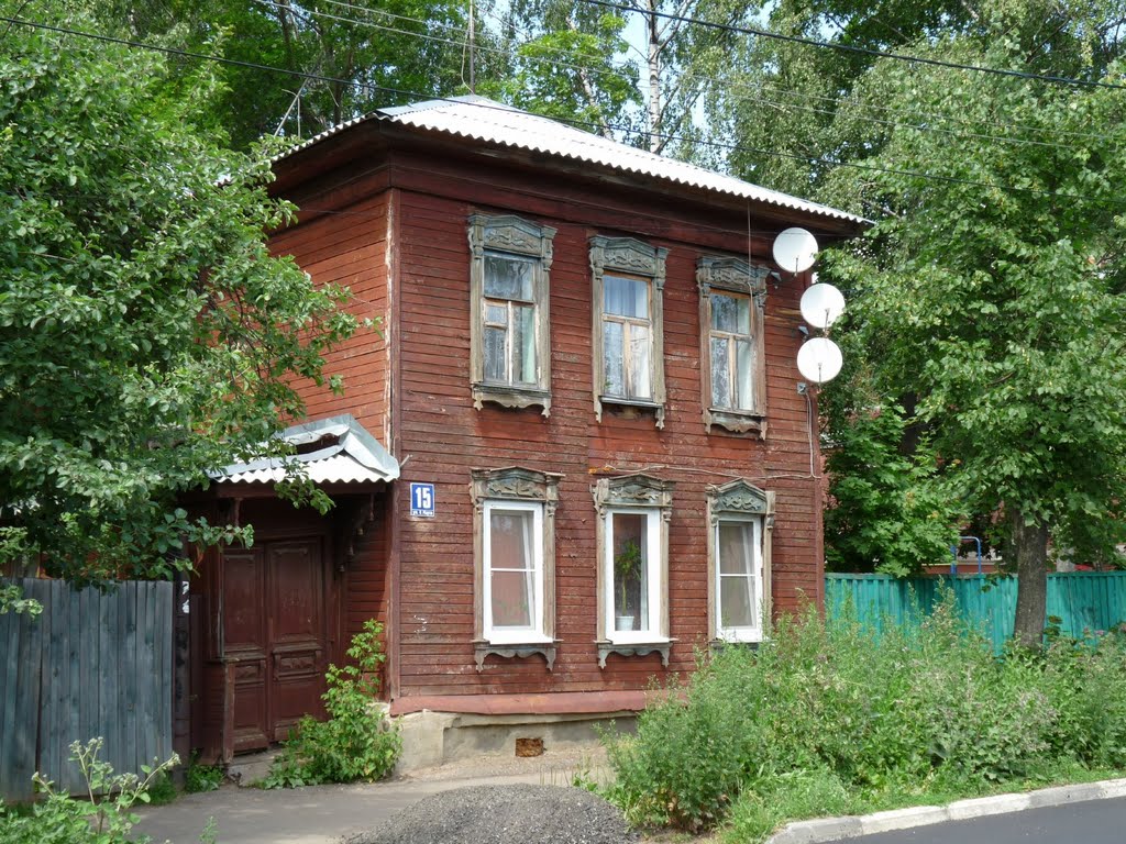 Деревянный дом, сохранились старые наличники., Егорьевск