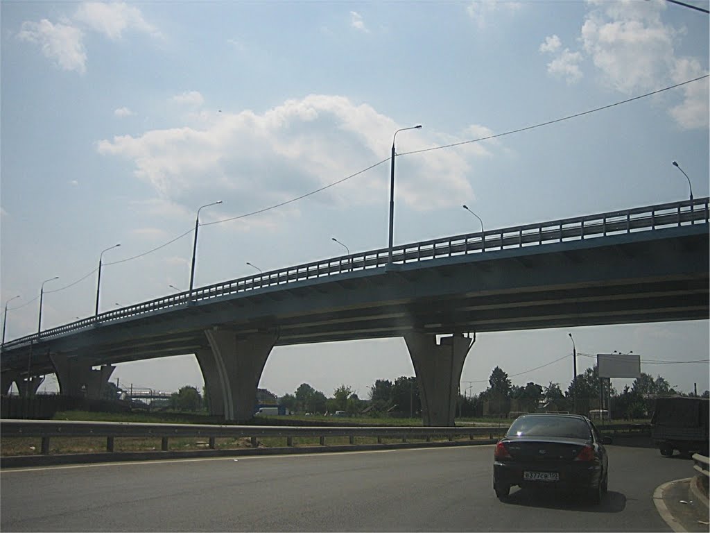 The new viaduct across the railway, from beneath., Железнодорожный