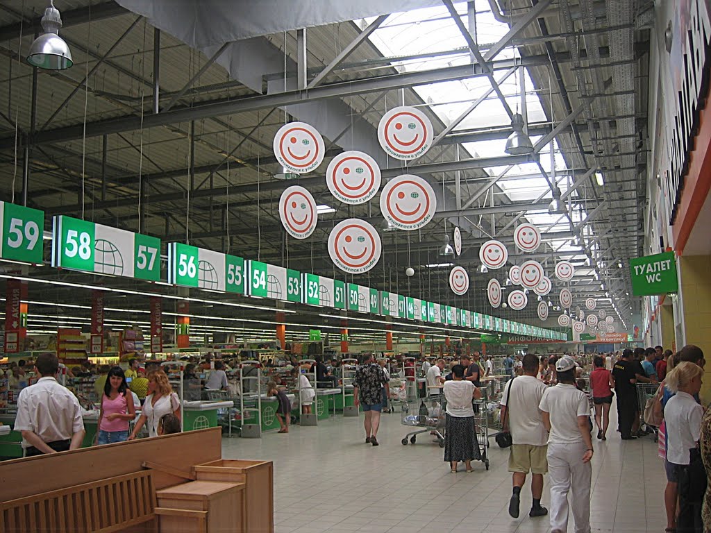 The marvellous Globus Supermarket during the peat fires in August 2010. The smog is actually hanging right beneath the ceiling., Железнодорожный