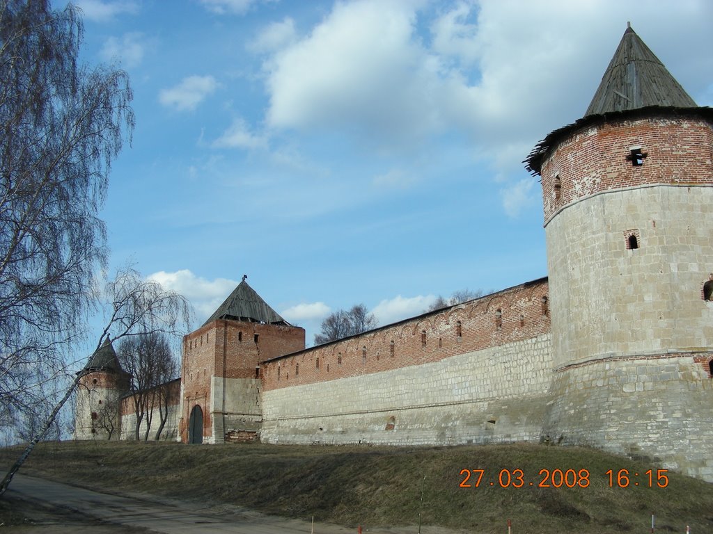 Тайницкая(ближняя),Егорьевскую проездную,Караульную(вдали) башни, Зарайск