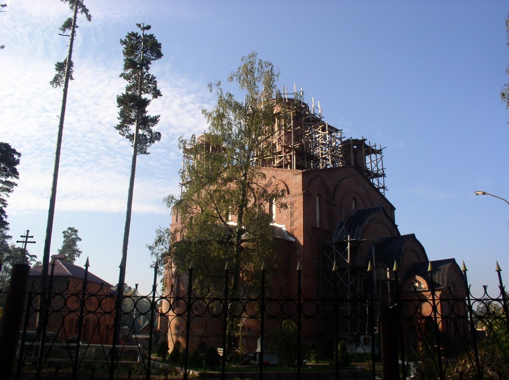 Церковь пока без купола. 2007 год. Осень, Ильинский