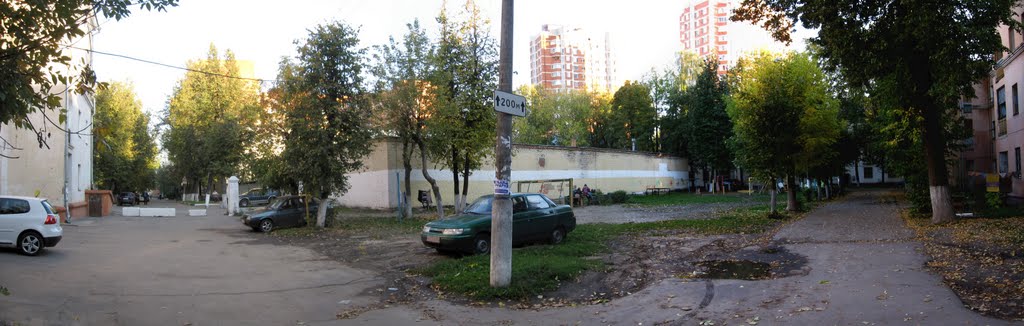 Двор около ЖКО, Климовск