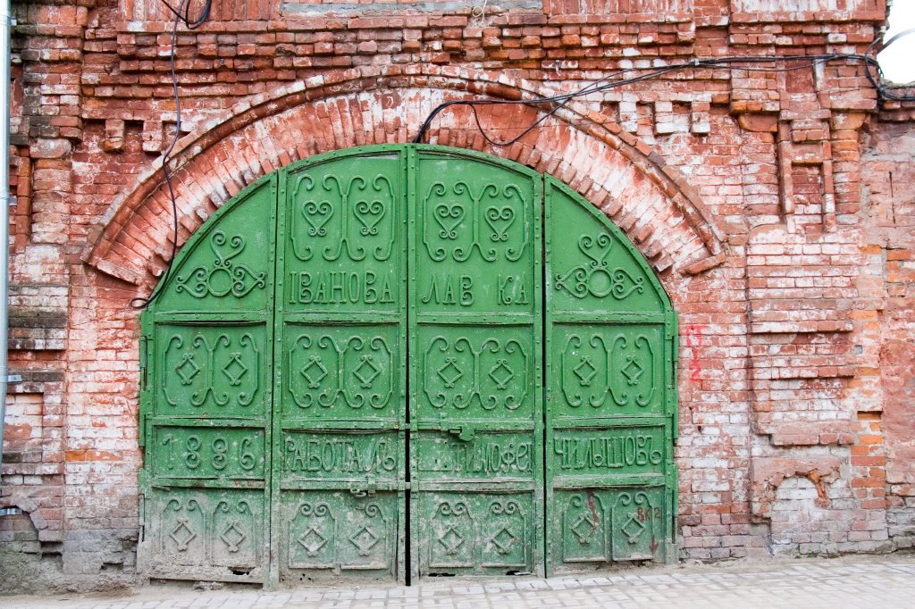 The Gate 1886 in the old Row of Stalls, Клин