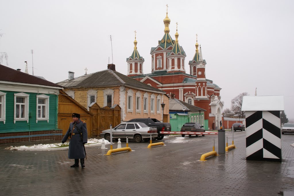 г. Коломна, городовой, охраняющий въезд в кремль.., Коломна