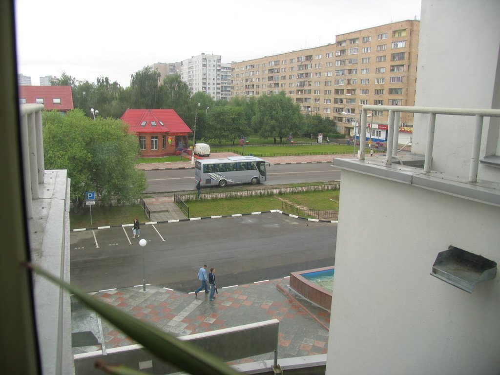 Вид из окна третьего этажа городской администрации  на ул. Ленина., Лобня