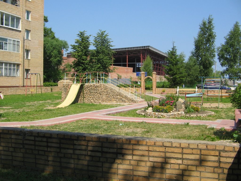Двор в центре / Court yard in Centre, Лотошино