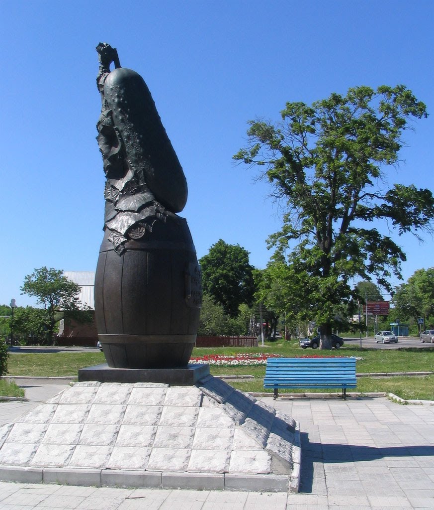 Памятник Огурцу-кормильцу в Луховицах, Луховицы