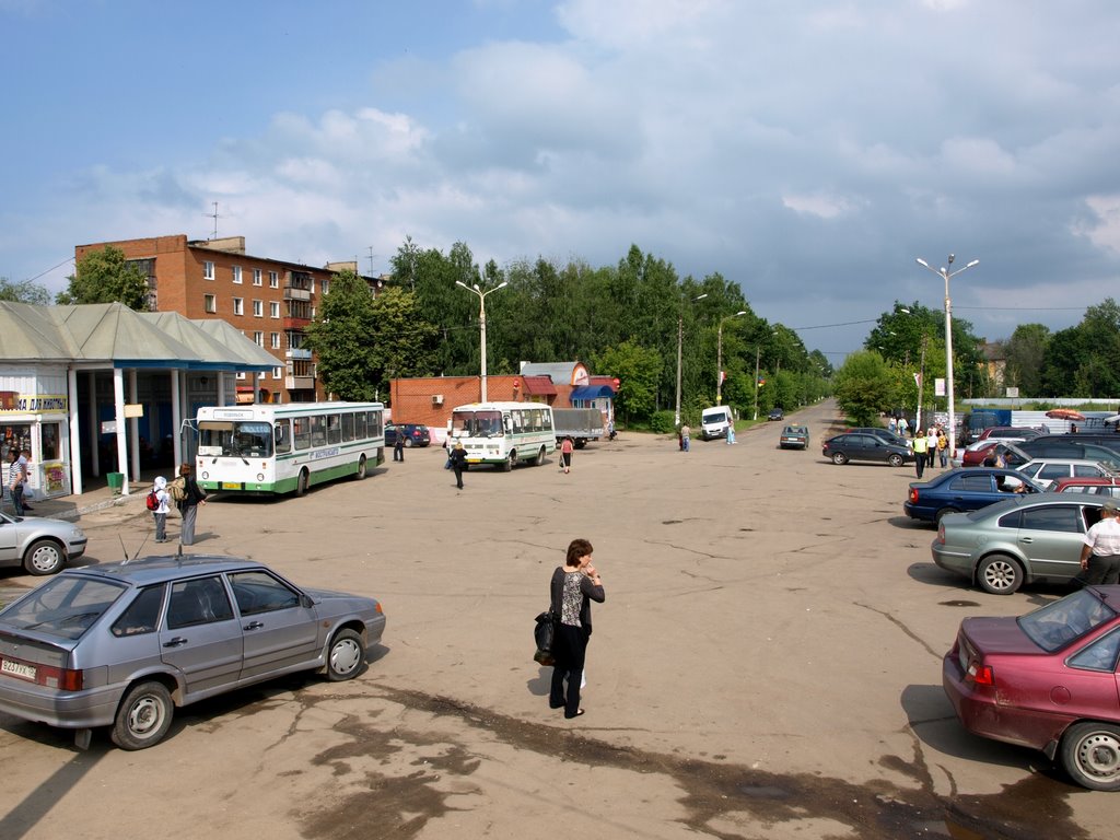 Площадь у станции, Львовский